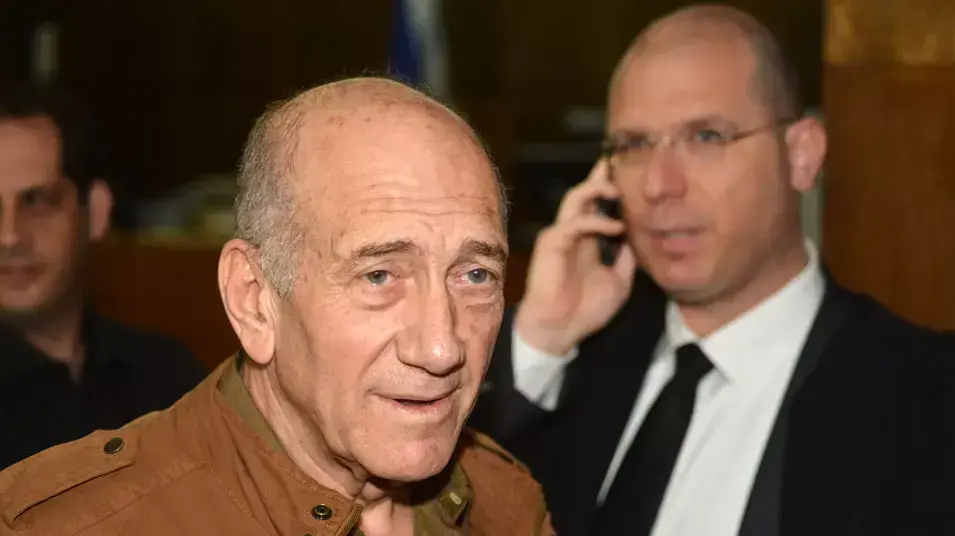 אהוד אולמרט בדיון בפרשת הולילנד בבית המשפט בתל אביב, פברואר 2013
