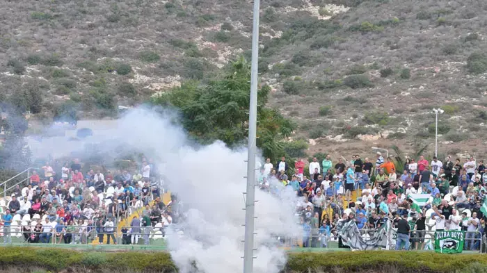 רימון עשן מכבי חיפה הפועל תל אביב נוער 27.10