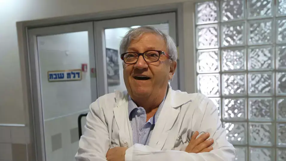 ד"ר ז'ק אשארוב, מנהל חדר המיון בבית החולים וולפסון, מרץ 2013