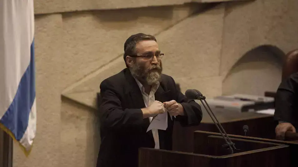 גפני נואם וקורע את דפי ההסכם הקואליציוני מעל דוכן הכנסת