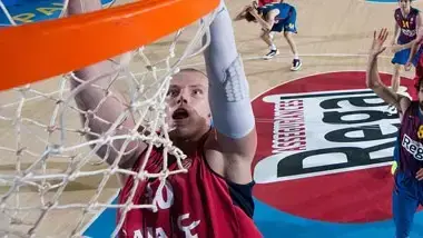שחקן קאחה לבוראל ויטוריה מאצ'יי לאמפה
