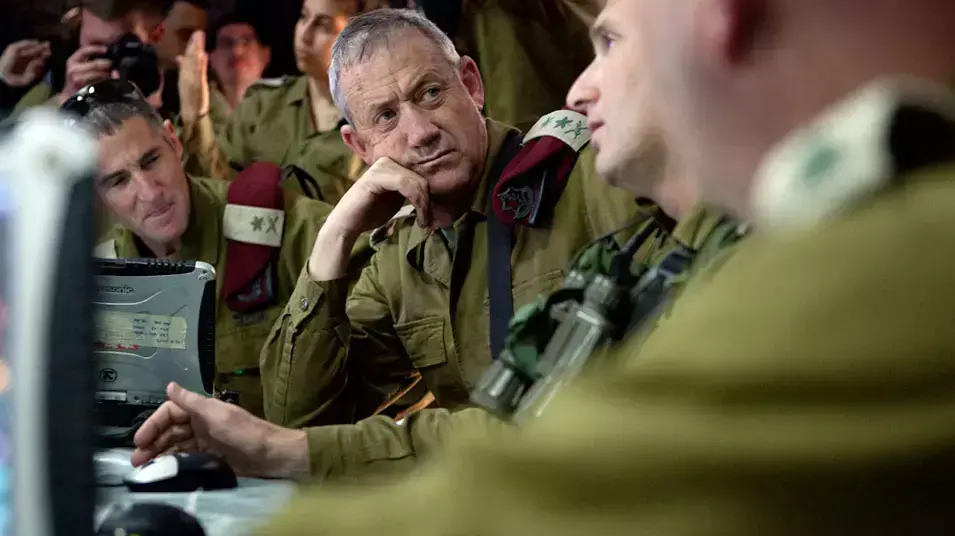 ינון מגל ואמיר בוחבוט בראיון עם הרמטכ"ל בני גנץ רמת הגולן, מרץ 2013