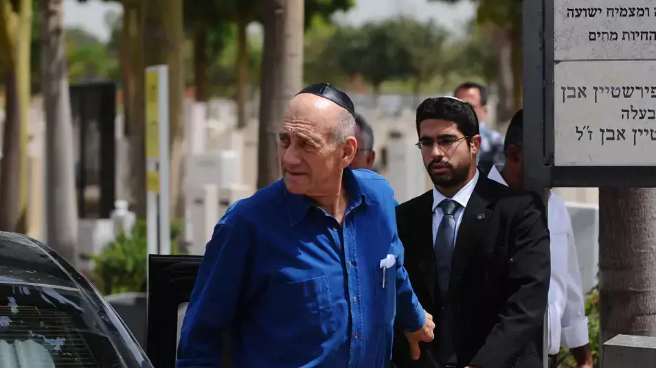 הלווייתו של אמנון דנקנר