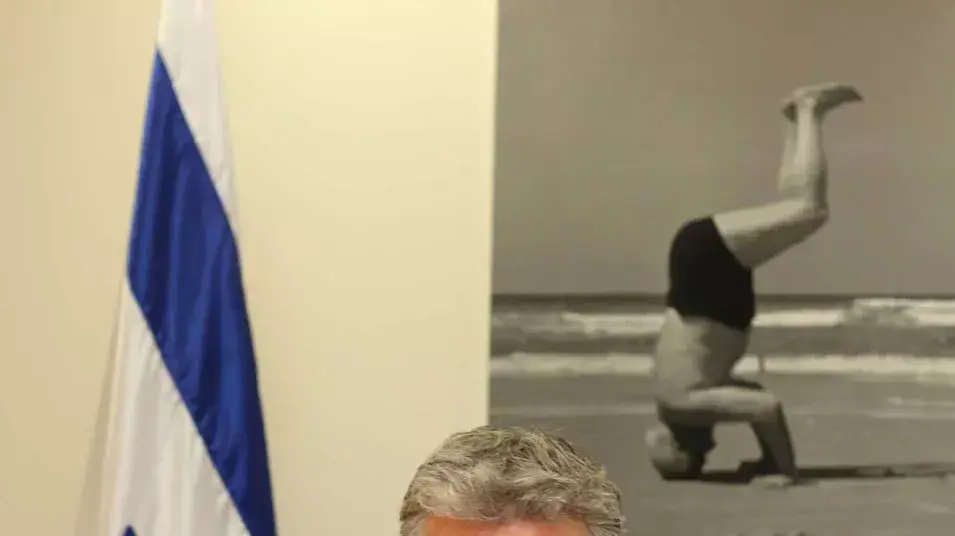 יאיר לפיד מודיע על הקיצוץ בתקציב 22 באפריל 2013