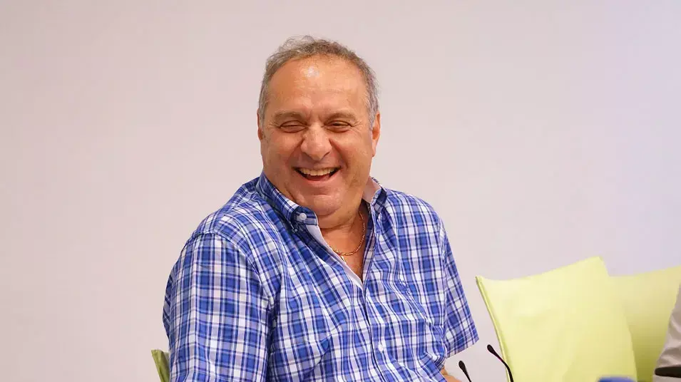 צביקה שרף פרשן כדורסל ויו"ר סיעת עוז