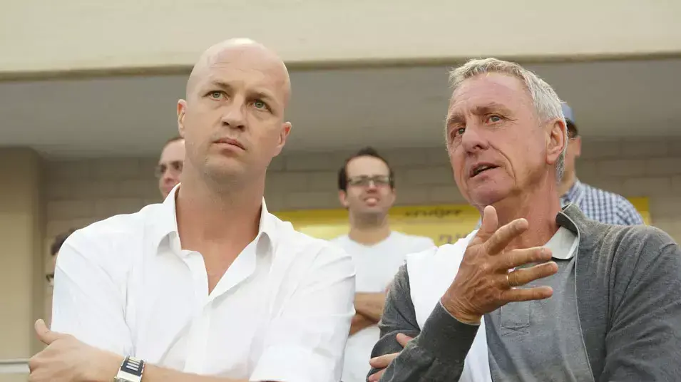 יוהאן קרויף עם ג'ורדי קרויף המנהל המקצועי של מכבי תל אביב יוהאן קרויף עם ג'ורדי קרויף המנהל המקצועי של מכבי תל אביב