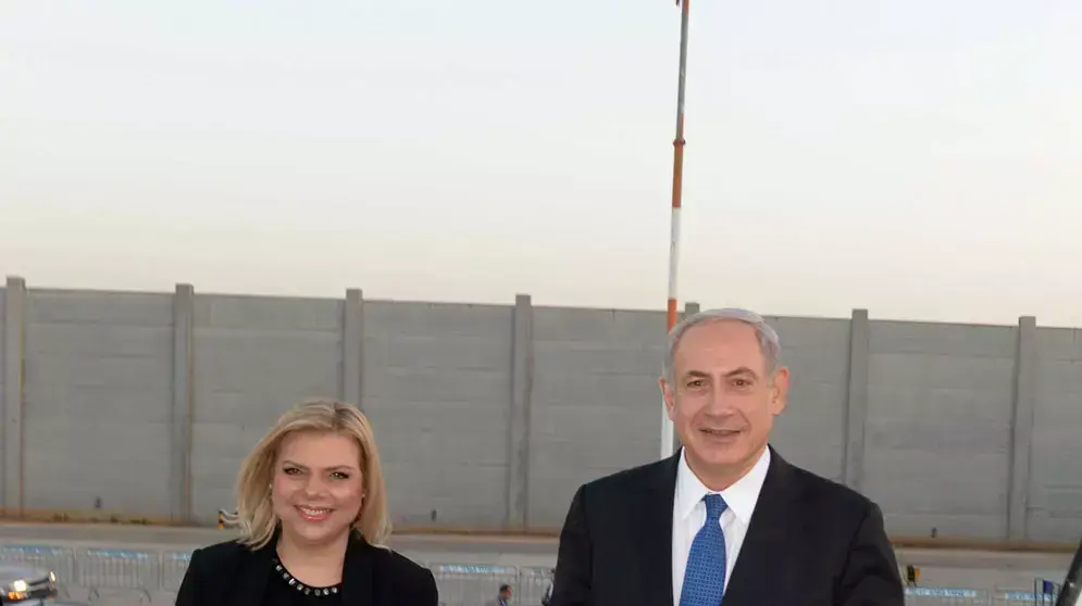 ראש הממשלה ורעייתו ממריאים לביקור ממלכתי בסין. מאי 2013