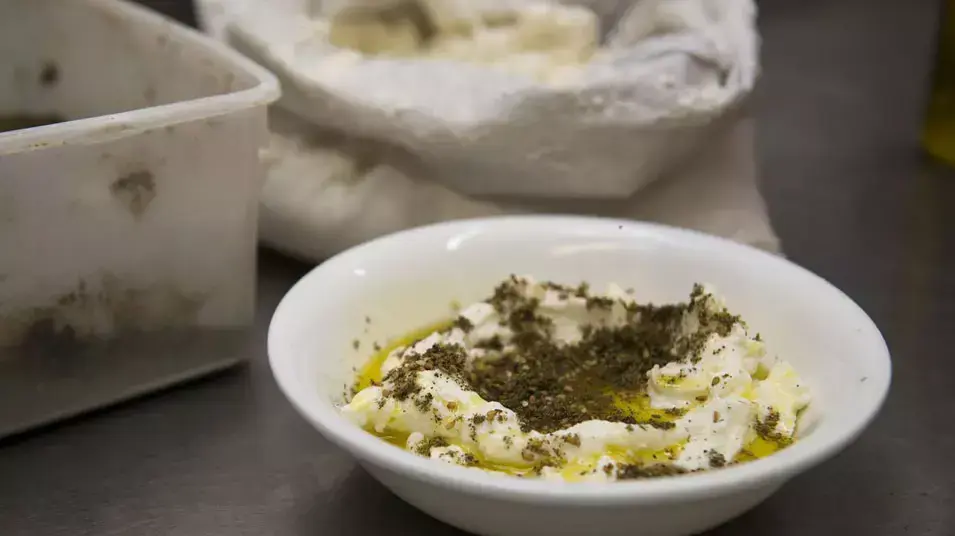 לבנה חג' כחיל