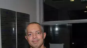רז שכניק