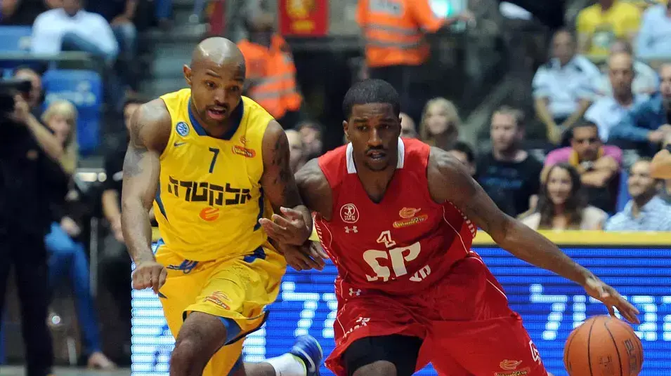 אנתוני גודס הפועל תל אביב מול ריקי היקמן מכבי תל אביב