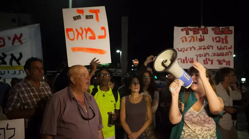 דפני ליף בהפגנת מחאה חברתית בכיכר הבימה בתל אביב, 18 מאי 2013