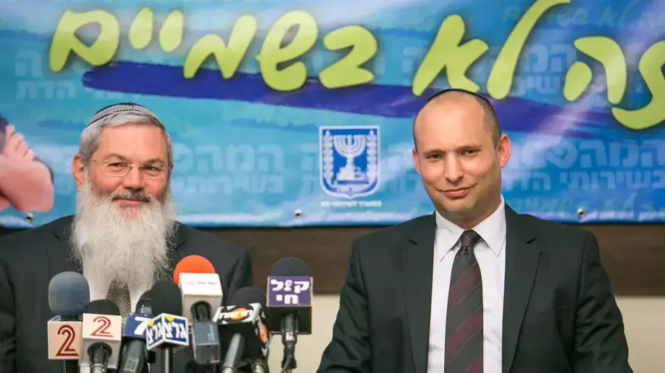 שר הדתות, נפתלי בנט וסגן השר, הרב אלי בן דהן, מכריזים על רפורמה בשירותי הדת, מאי 2013