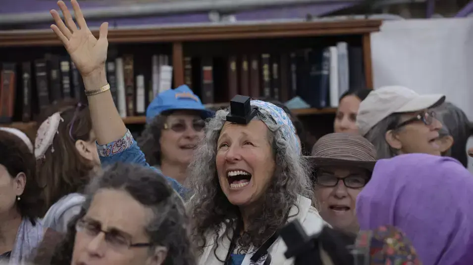 תפילת ראש חודש של נשות הכותל. יוני 2013