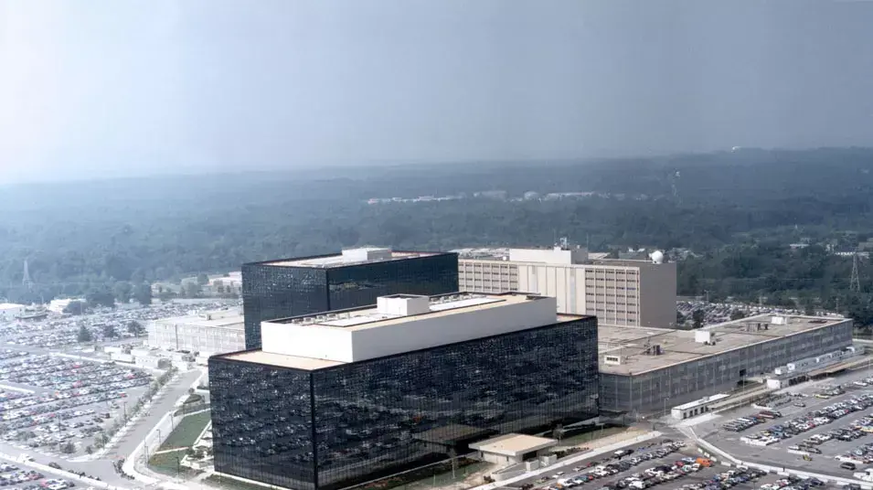 מטה הסוכנות לביטחון לאומי NSA  בעיר פורט מיד, מרילנד, ארה"ב
