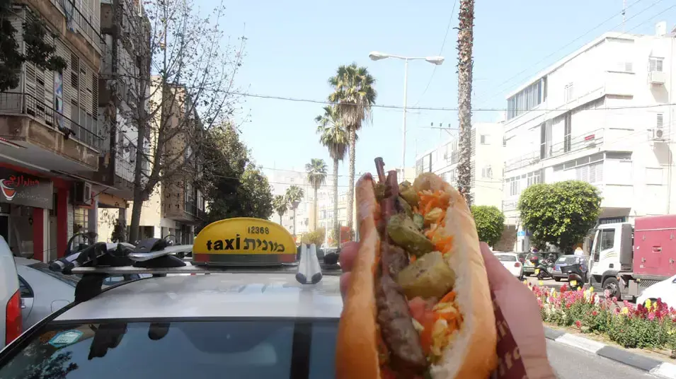 המונה טועם ריימונד קבב בגבעתיים