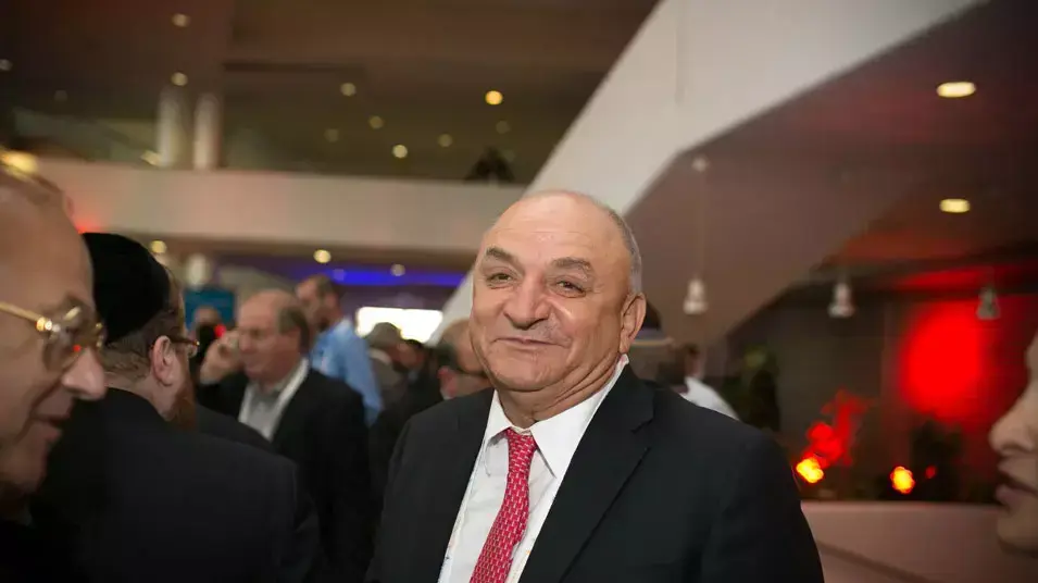 יצחק תשובה  מגיע לברך את שמעון פרס, יוני 2013