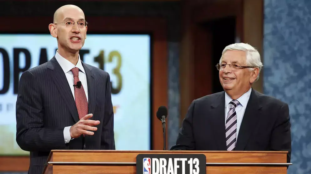 דייויד סטרן קומישינר ה-NBA היוצא עם יורשו אדם סילבר דייויד סטרן קומישינר ה-NBA היוצא עם יורשו אדם סילבר