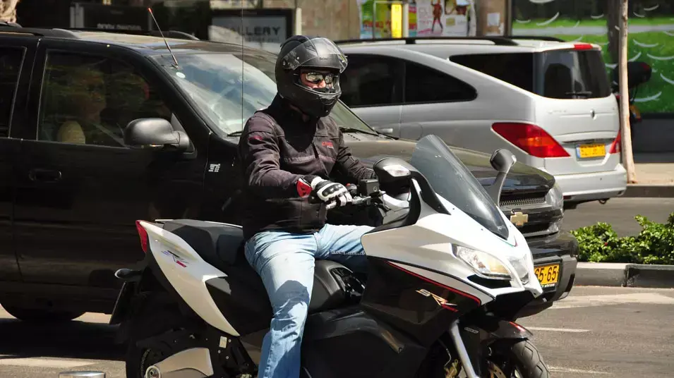 אפריליה SRV850