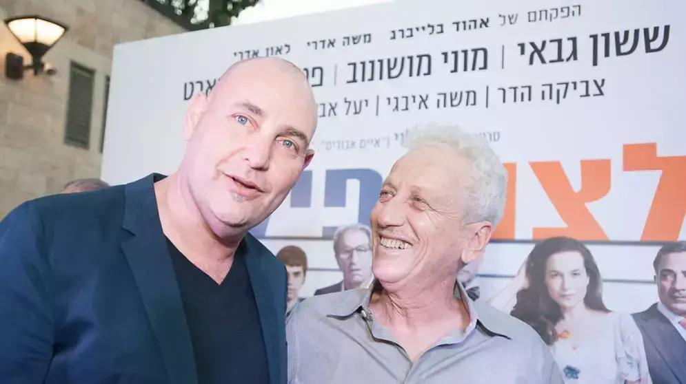 צביקה הדר, מוני מושונוב