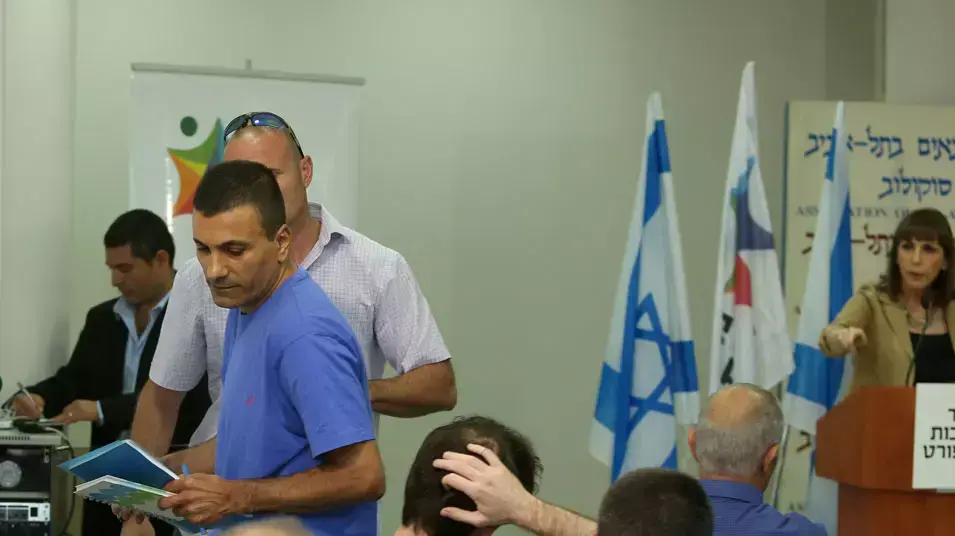 לימור לבנת מתעמתת עם משה בוקר כתב 'הארץ'