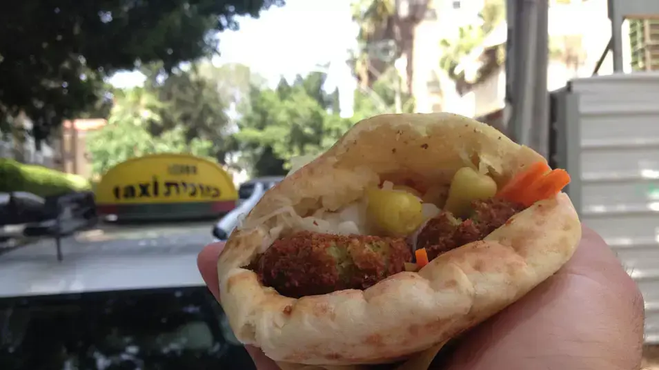 פלאפל כיפה אדומה