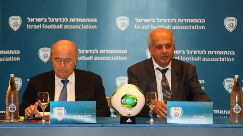 אבי לוזון, יו"ר ההתאחדות לכדורגל, עם ספ בלאטר, נשיא פיפ"א