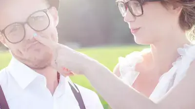 זוג מתחתנים עושה שטויות