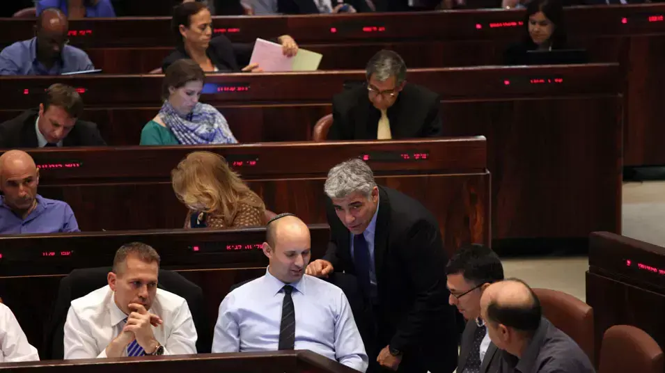 משה (בוגי) יעלון גדעון סער יאיר לפיד ונפתלי בנט בדיון על תקציב המדינה במליאת הכנסת. יולי 2013
