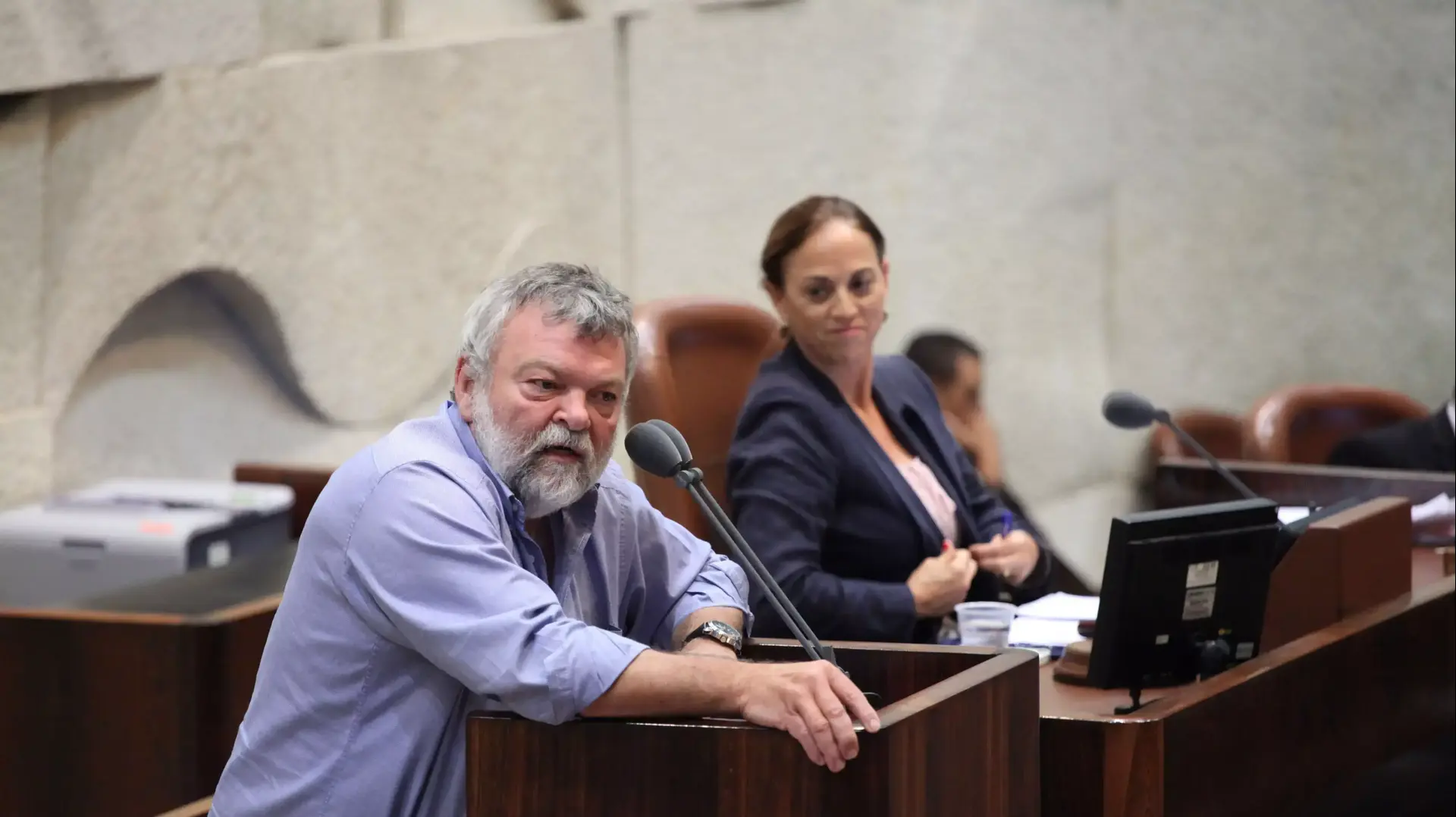 אילן גילאון ורות קלדרון במליאת הכנסת בדיון על חוק המשילות