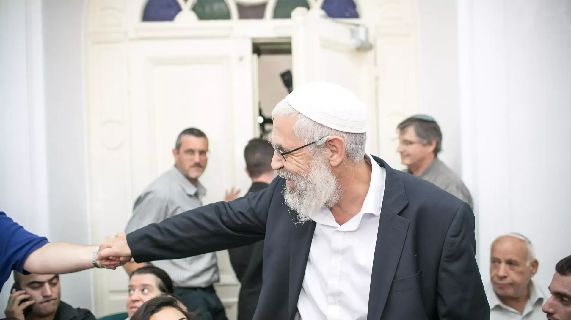 הרב מוטי אלון הורשע הבוקר במעשים מגונים בבית משפט השלום בירושלים, אוגוסט 2013