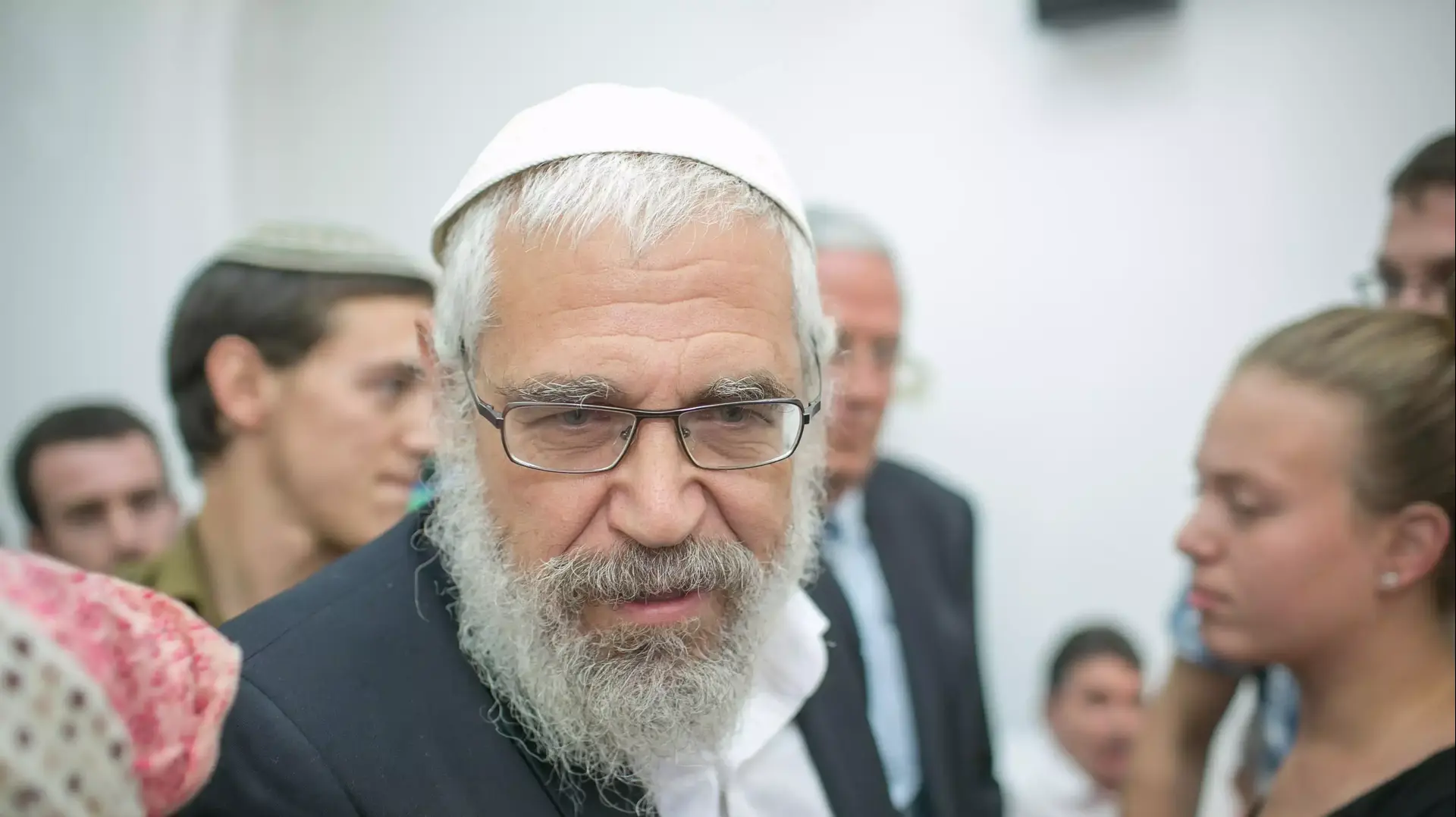 הרב מוטי אלון הורשע הבוקר במעשים מגונים בבית משפט השלום בירושלים, אוגוסט 2013