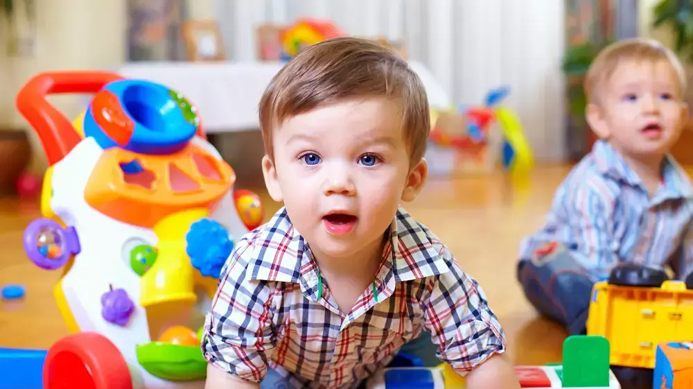 תינוקות משחקים