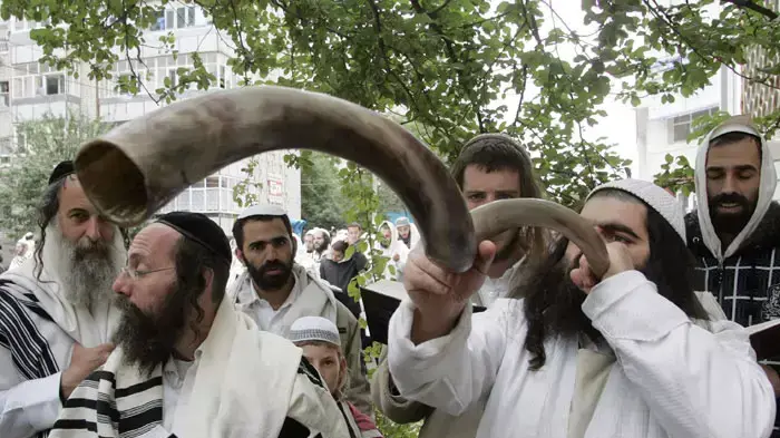 חסידי ברסלב חוגגים ראש השנה באומן