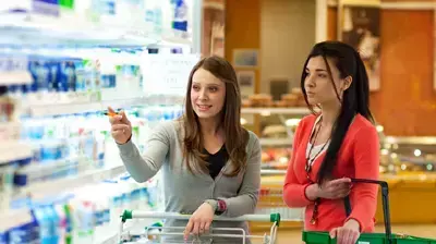 בנות קונות אוכל