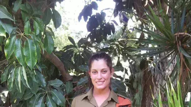 חיילת בודדת