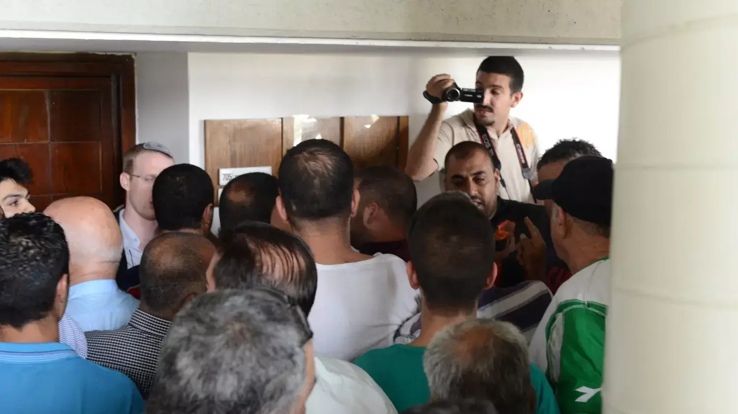 אוהדי מכבי אום אל פאחם משתוללים באולם בית המשפט