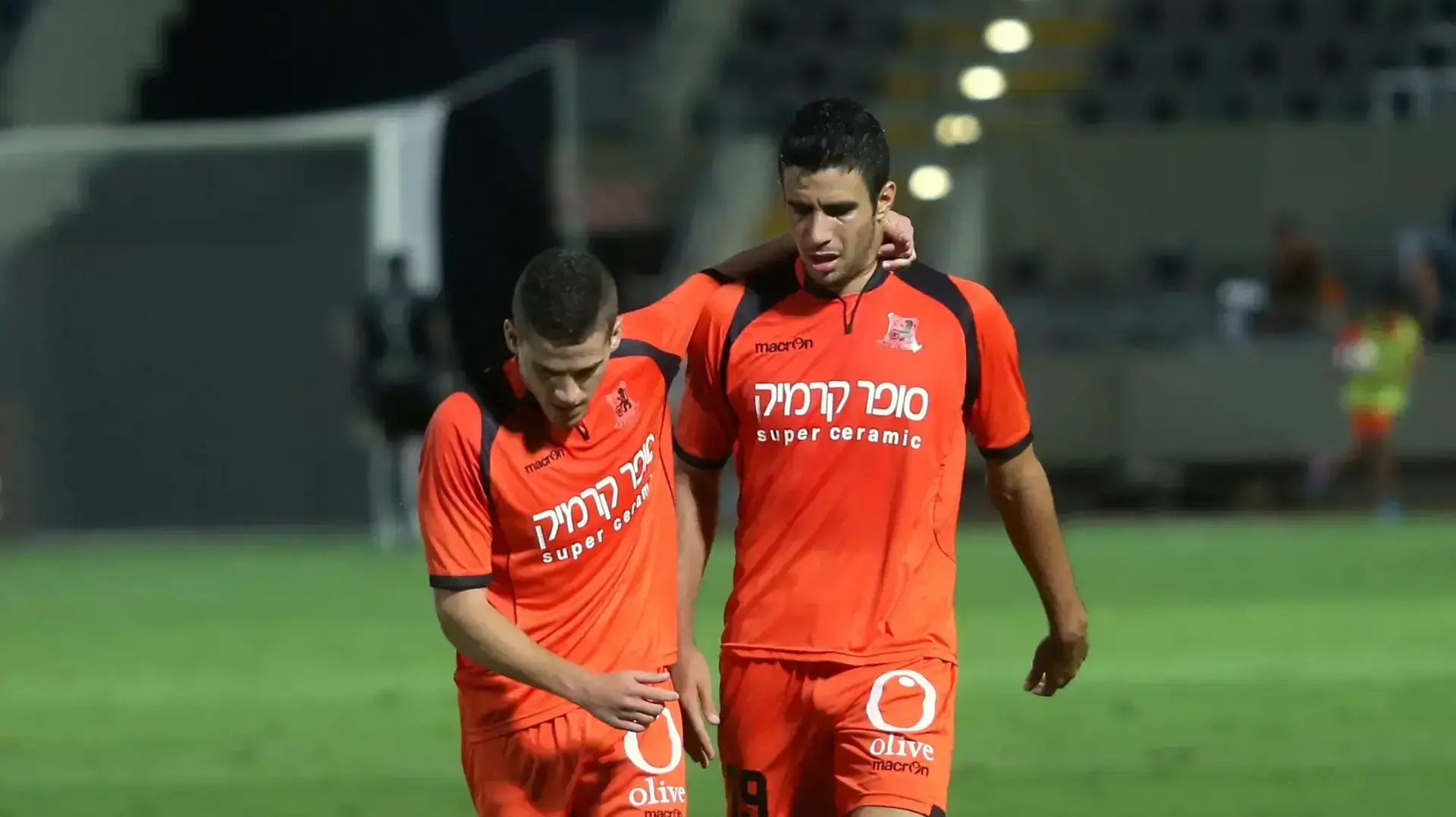 שחקן בני יהודה אור ברוך חוגג עם אמיר עגייב