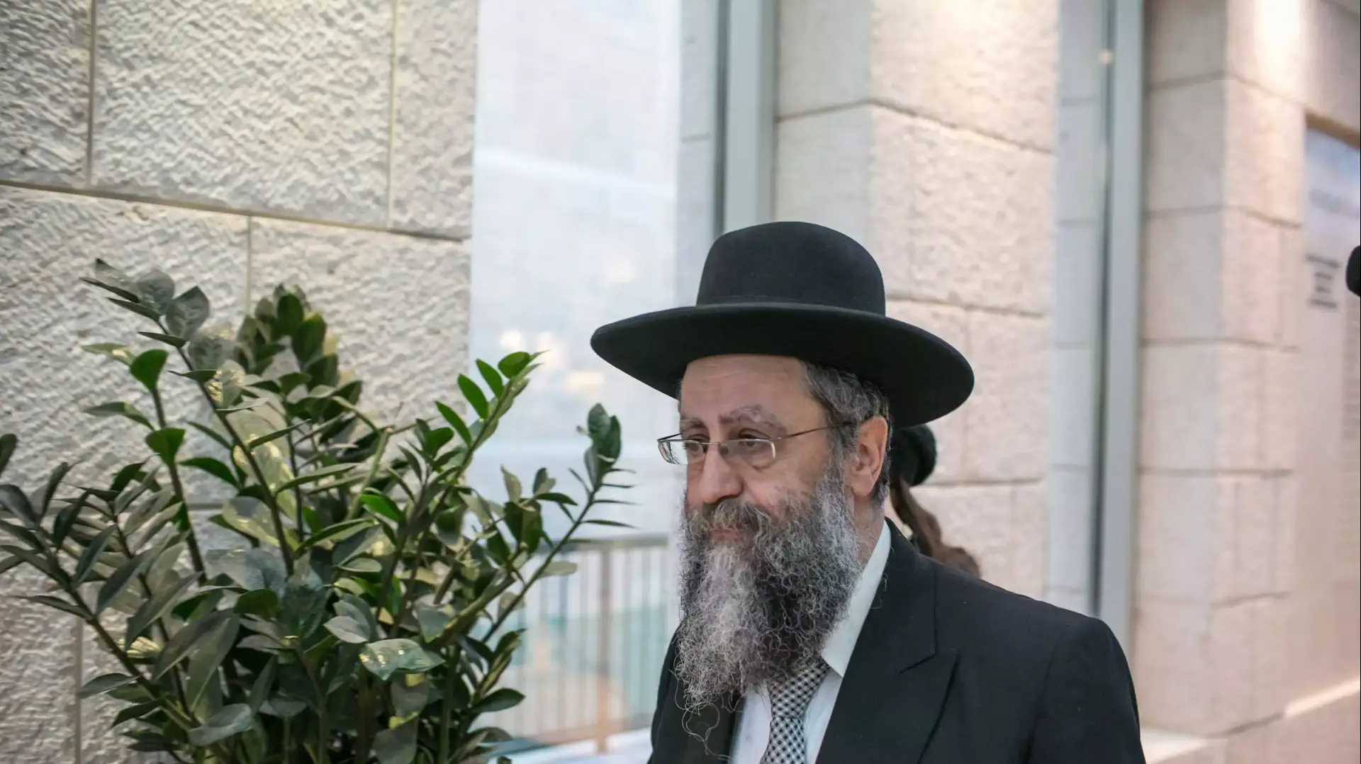 בנו של הרב עובדיה יוסף הרב דוד יוסף חש לבית החולים עקב התדרדרות במצבו של הרב, אוקטובר 2013