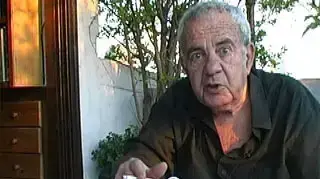 עמוס קינן קורא שיר: קץ עידן הזוחלים