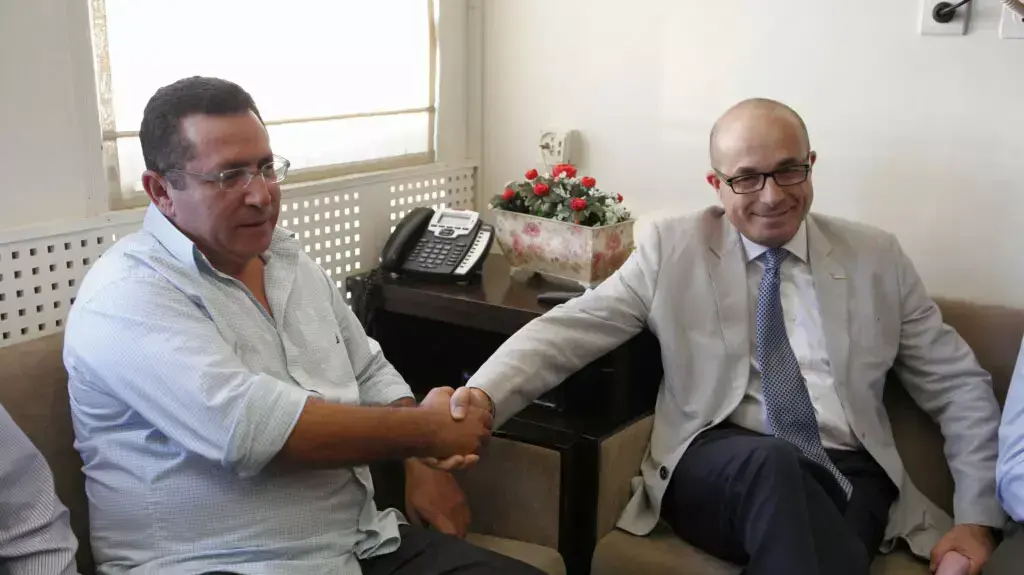 פגישתם של עופר עייני וג'רמי לוין מנכ"ל טבע בעקבות גל הפיטורים בטבע