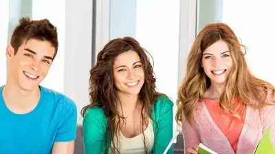 סטודנטים עם ספר