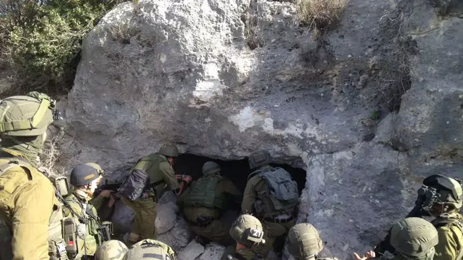 כוחות צה"ל במערה בה חוסל המחבל בבילעין