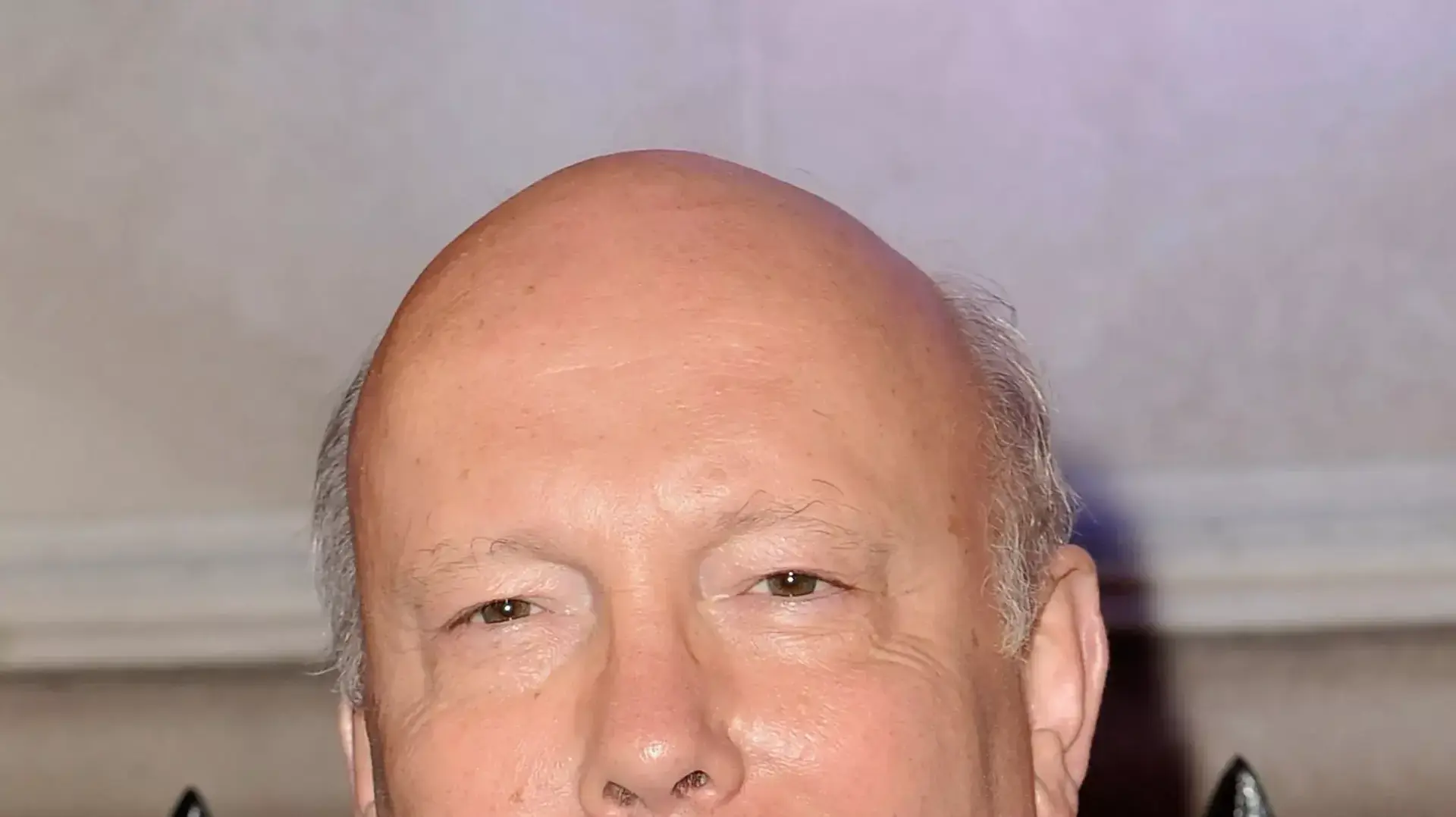 : ג'וליאן פלווז