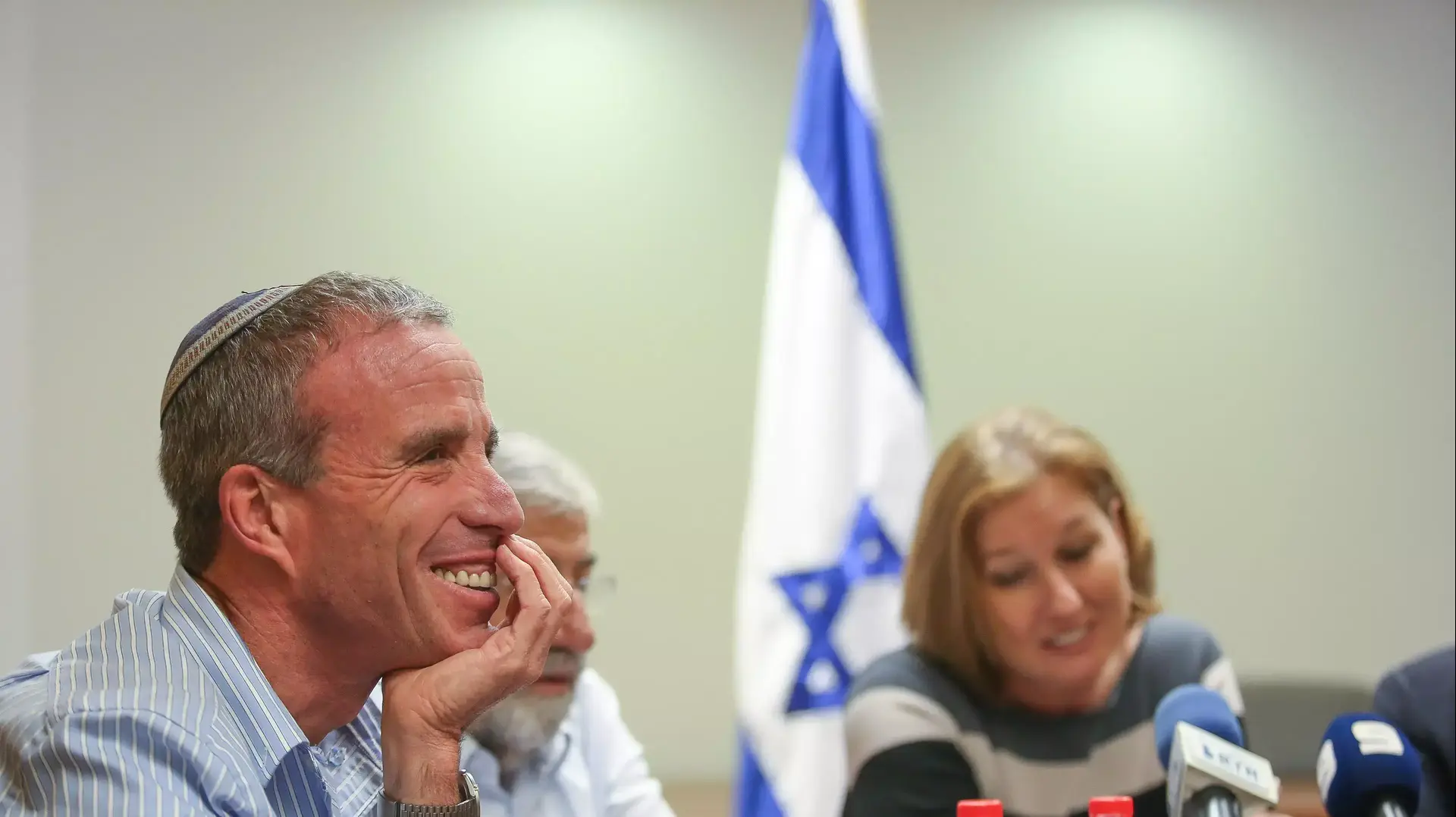 ח"כ אלעזר שטרן בישיבת סיעה של התנועה, אוקטובר 2013