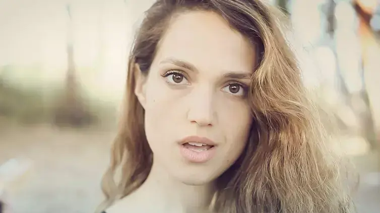 Layerz ומארינה מקסימיליאן  Goodbye