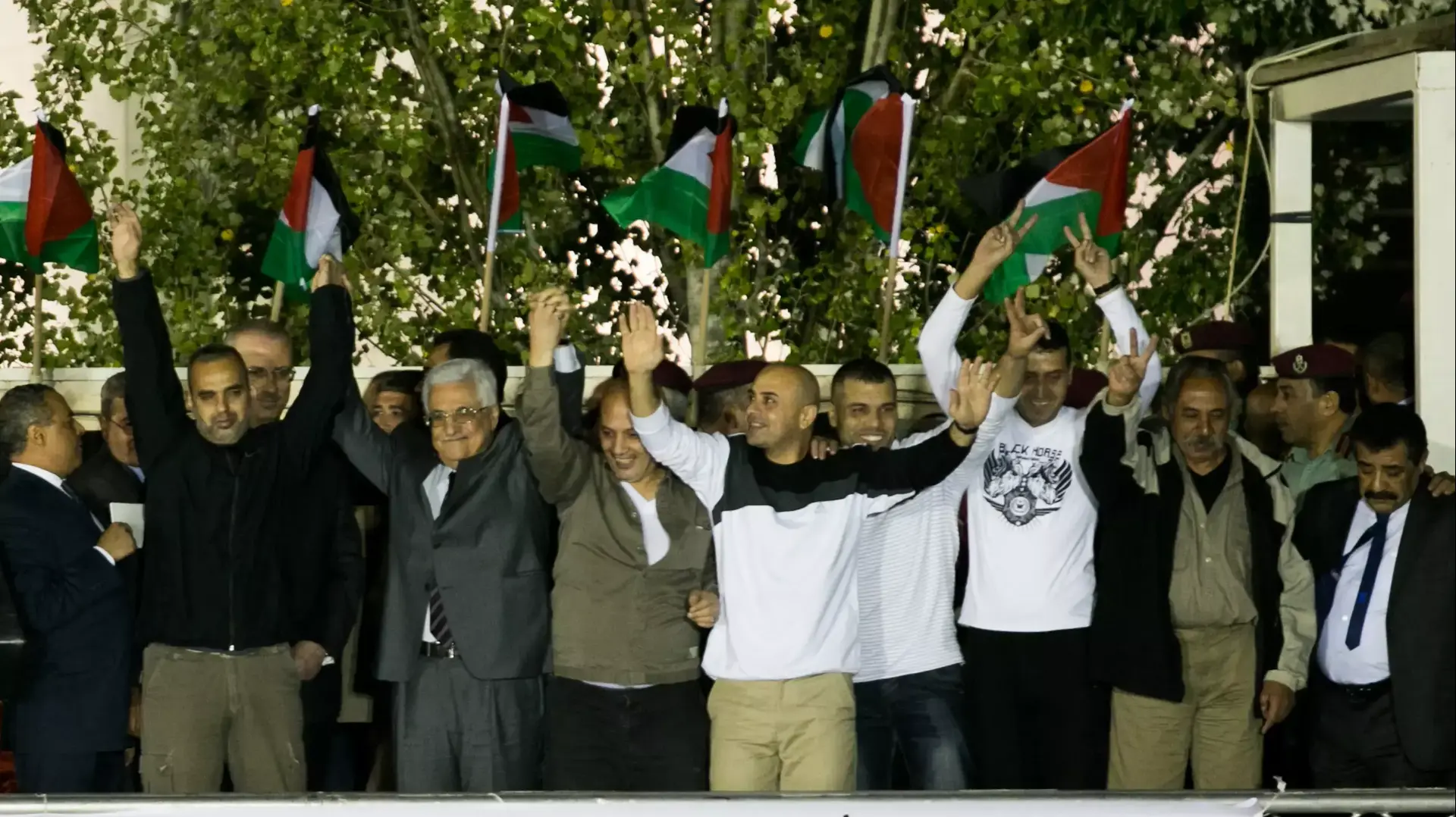 חגיגות ברמאללה לרגל שחרורם של 26 אסירים ביטחוניים שהיו כלואים בישראל. 30 באוקטובר 2013