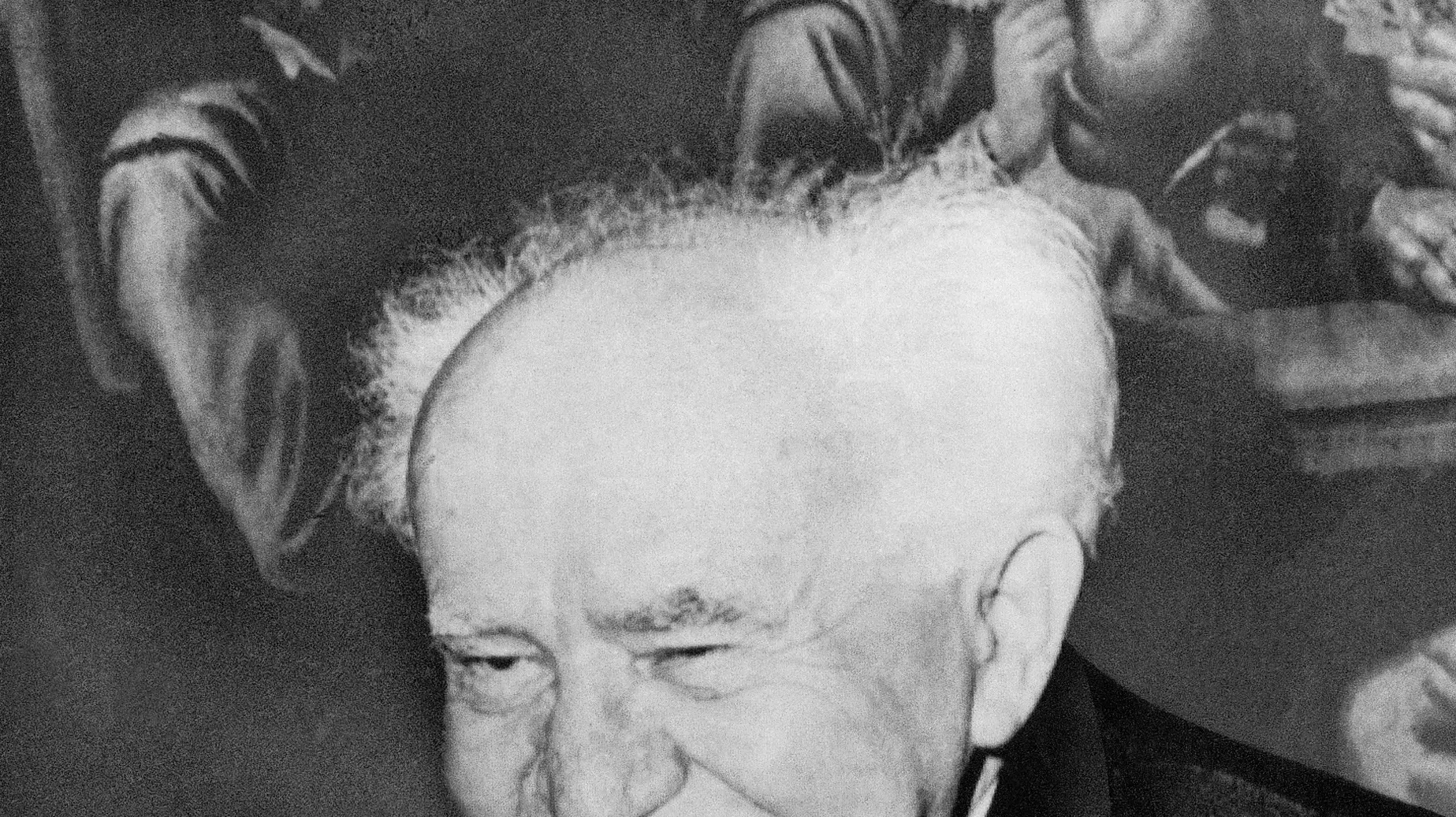 דוד בן גוריון במסיבת עיתונאים בפריז. אוקטובר 1969