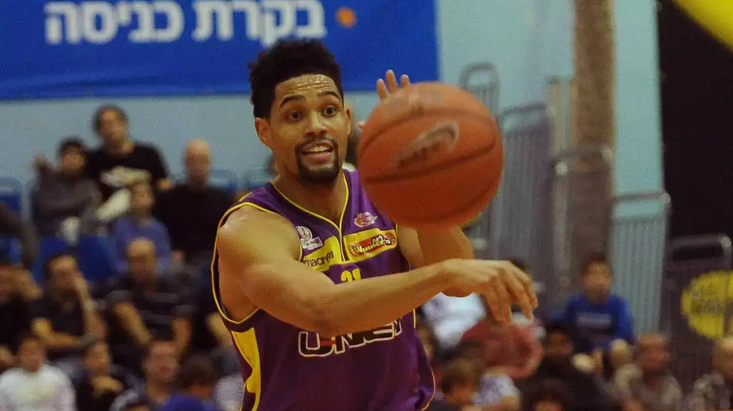 שחקן הפועל חולון סקוטי ריינולדס
