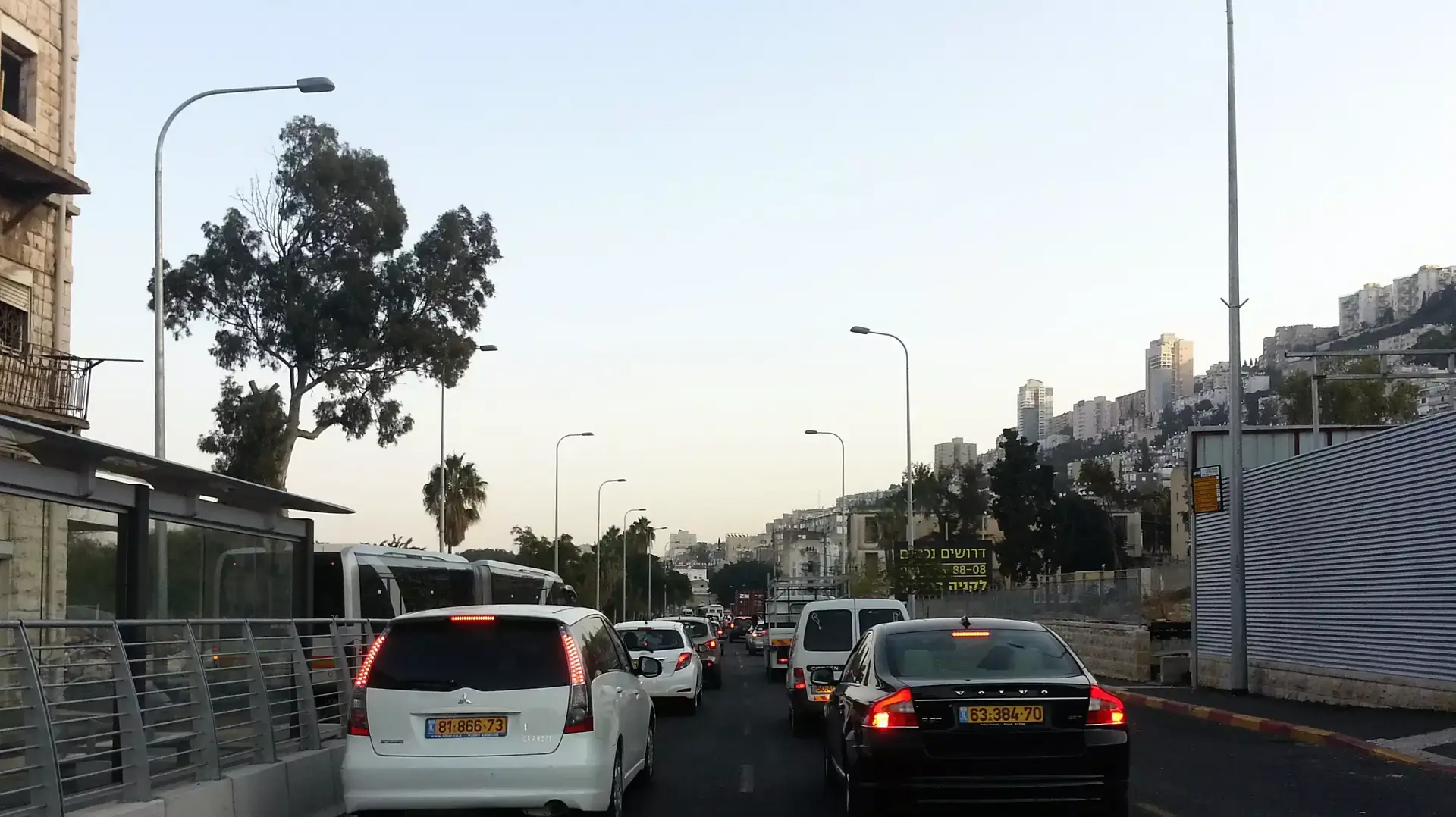 עומס תנועה גדול בכניסה לחיפה, 27 בדצמבר 2013