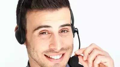 בחור חתיך עם אוזנייה
